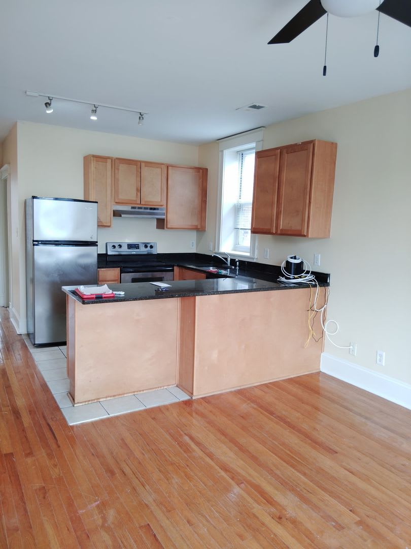 1021-23LC S Boyle Ave (Willow)