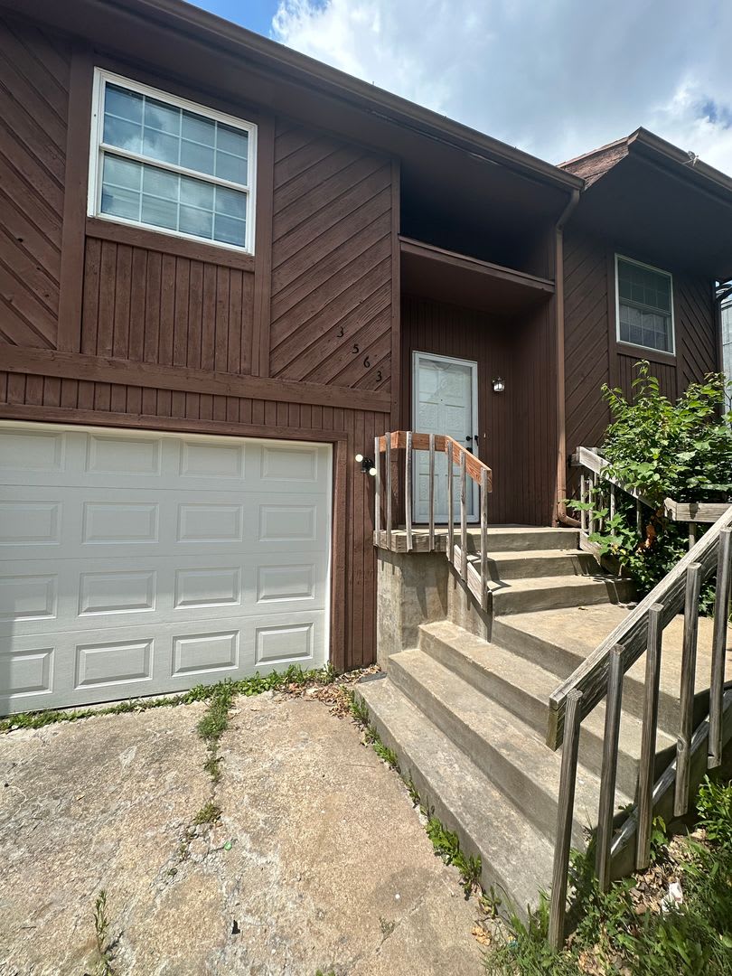 ***Available Immediately***Remodeled 4 Bedroom / 1.5 Bath Duplex