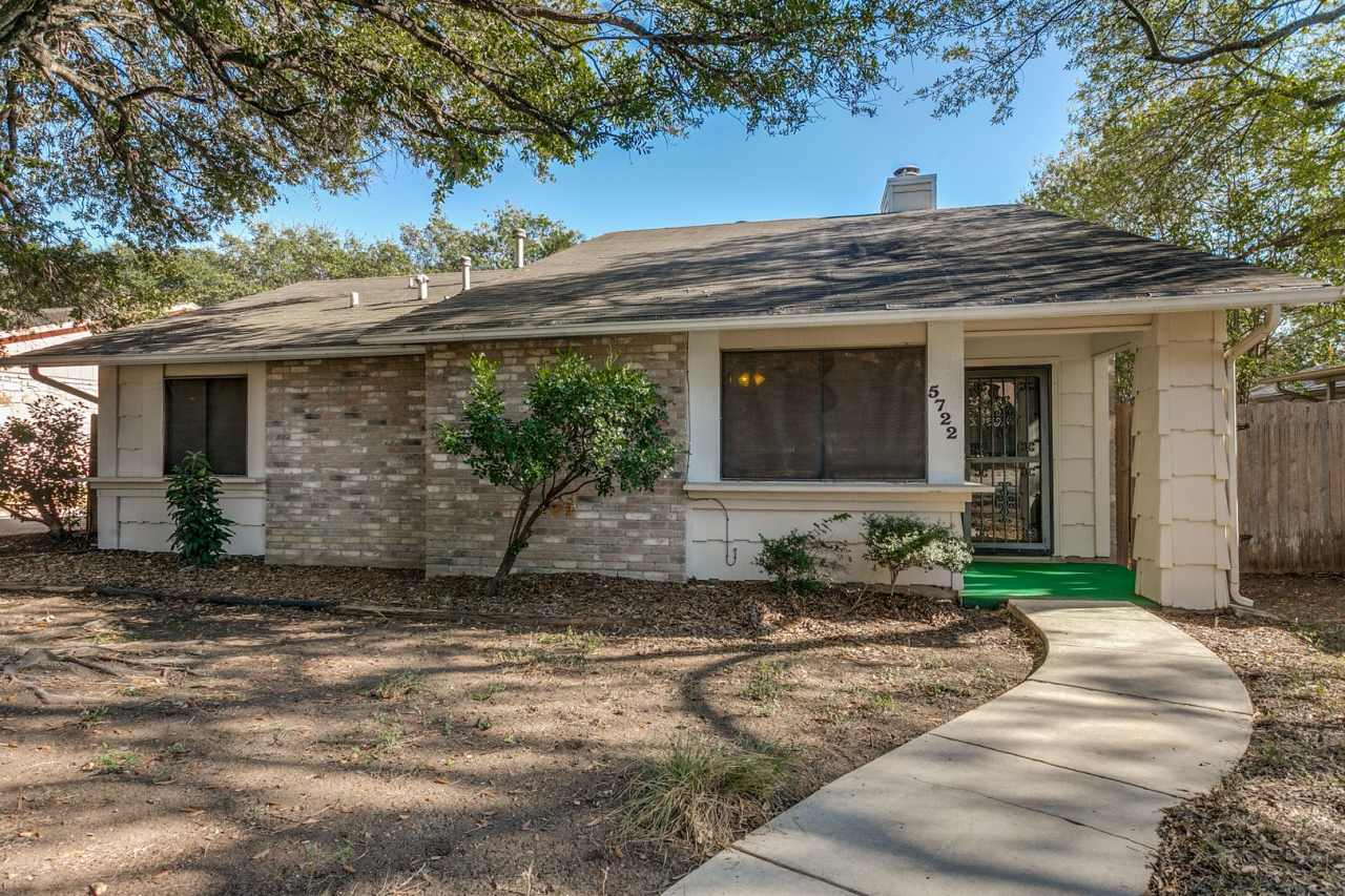 2-BEDROOM HOME IN LARKSPUR WITH SWIMMING POOL!!