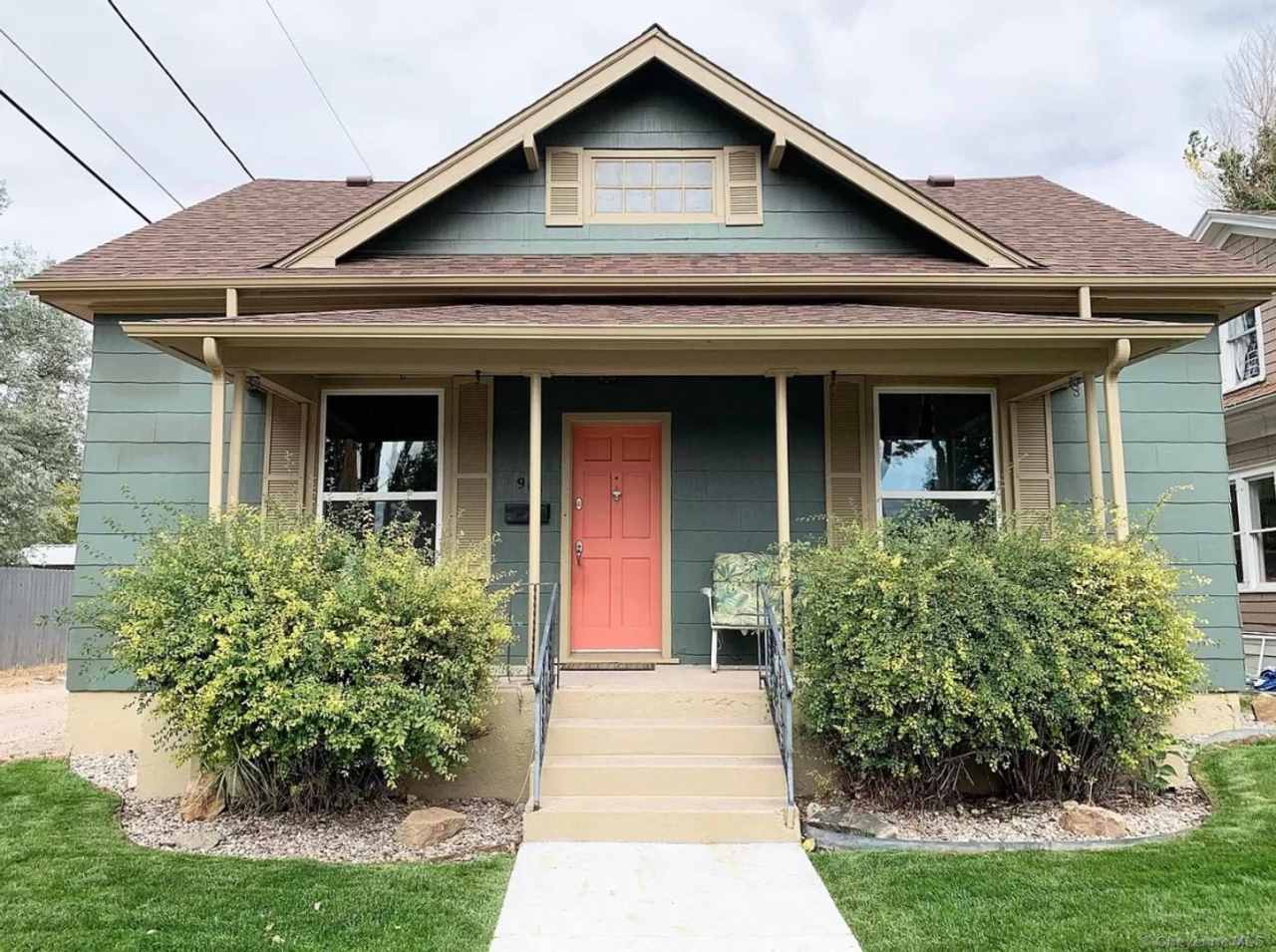 PET FRIENDLY 2 BEDROOM, 1 BATHROOM SINGLE FAMILY HOME CLOSE TO DOWNTOWN!