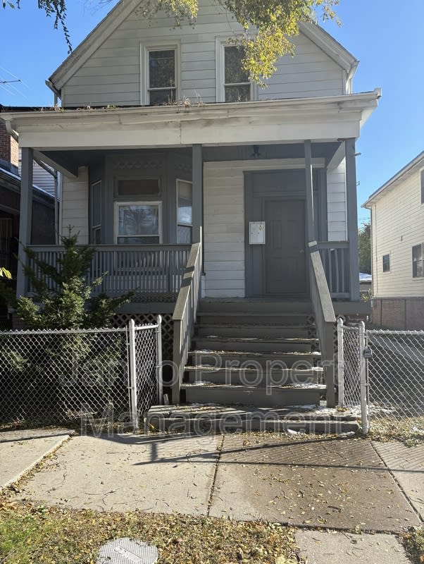 7111 S Greenwood Ave