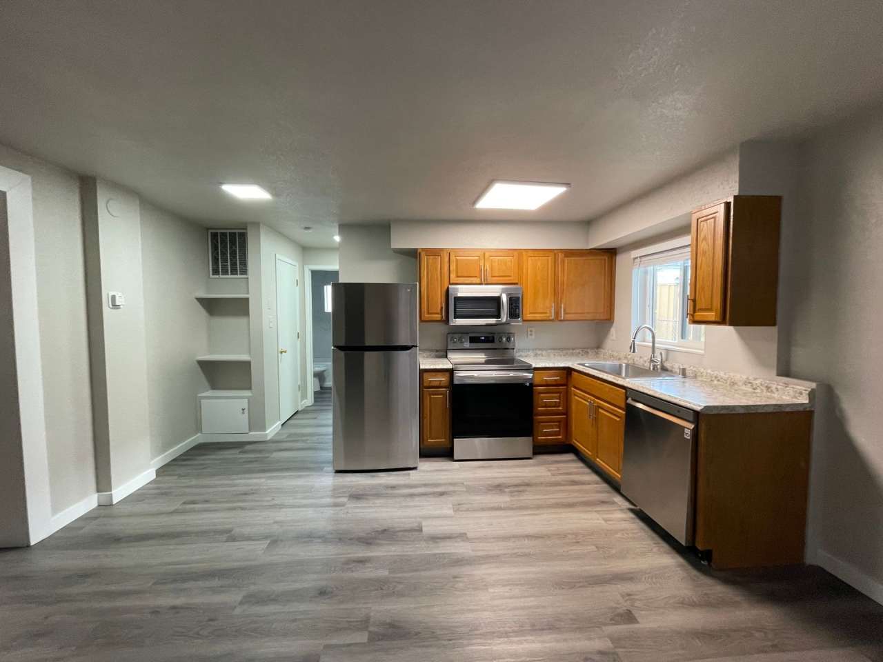 Remodeled 2 bed 1 bath close to Mid Town