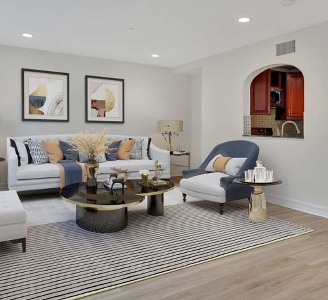 Holt Luxury Investments LLC