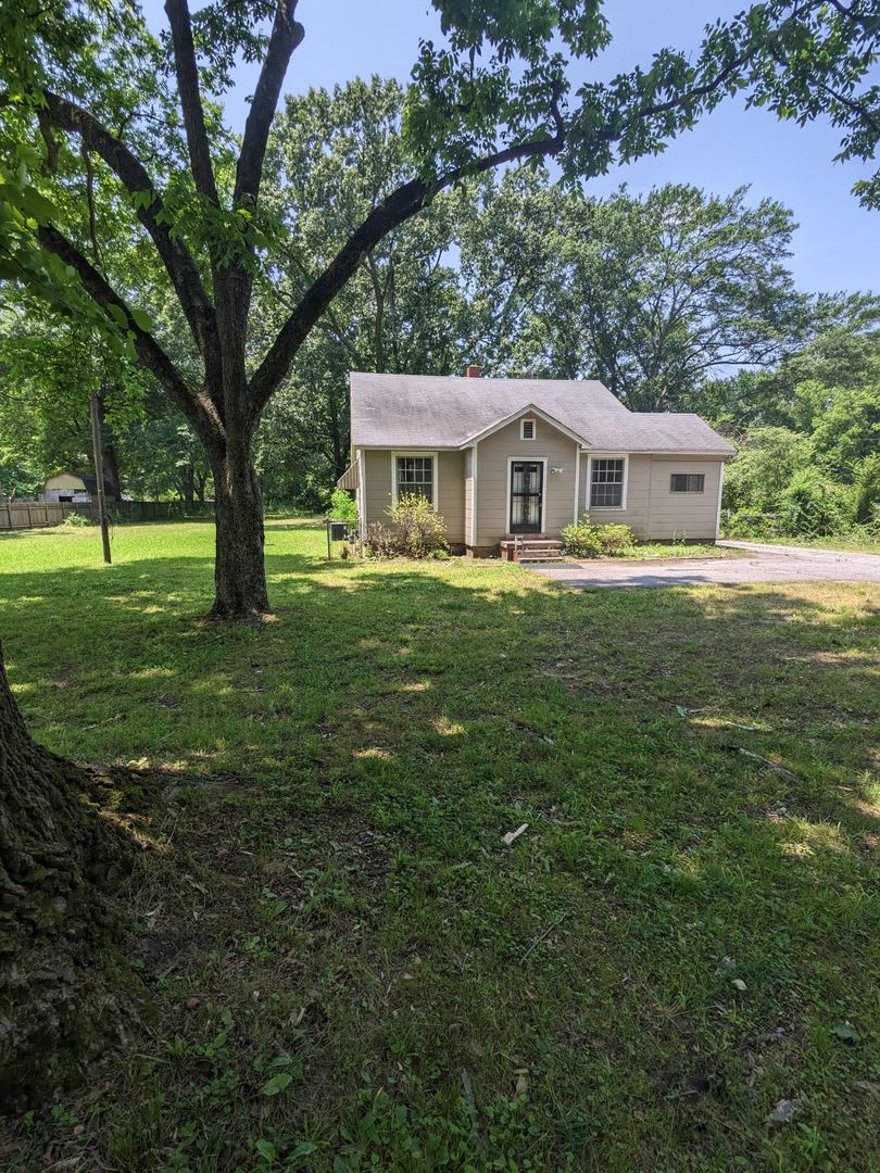 3 bed 1 bath on 1.5 acre lot renovated