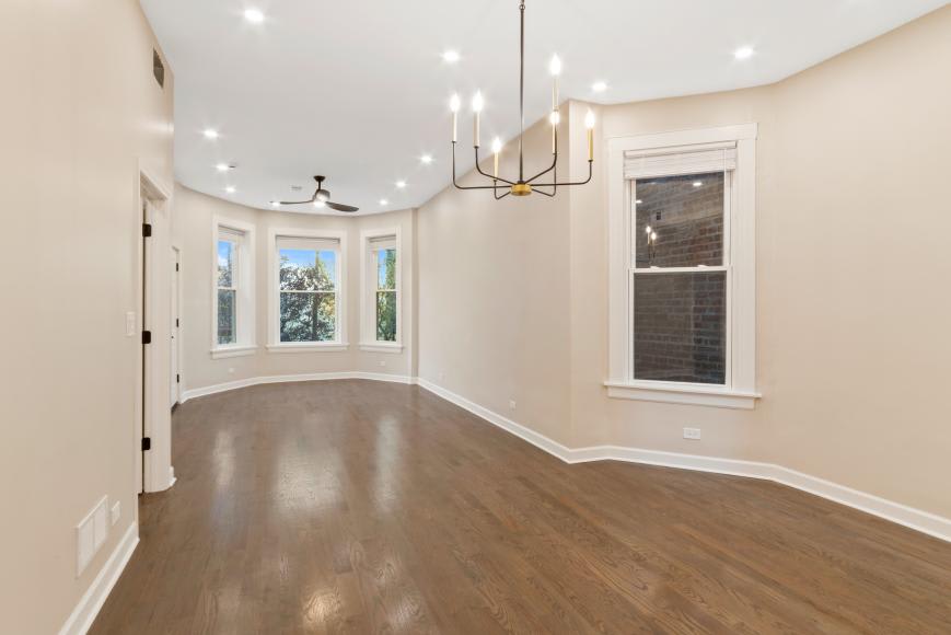 2653 W Hirsch Street