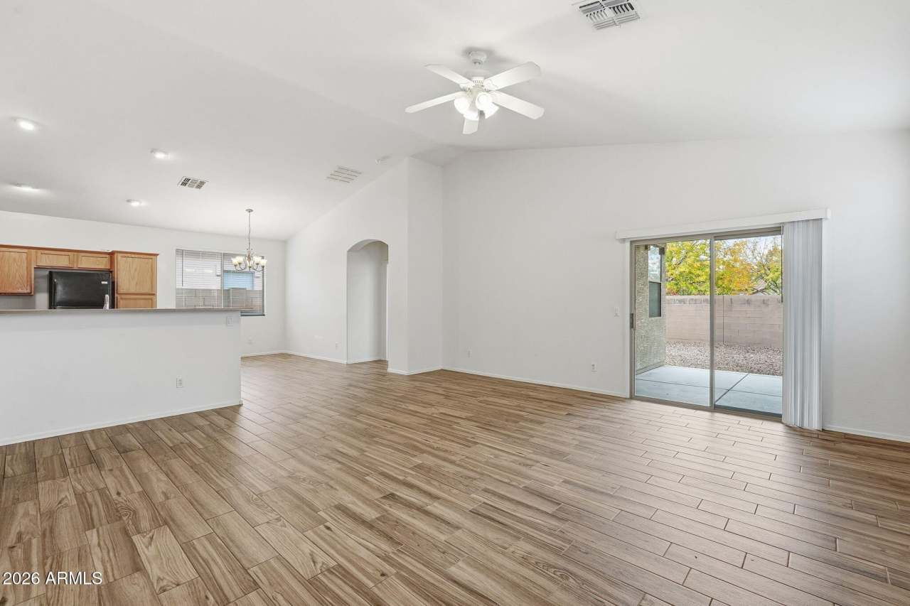 16977 W LUNDBERG Street