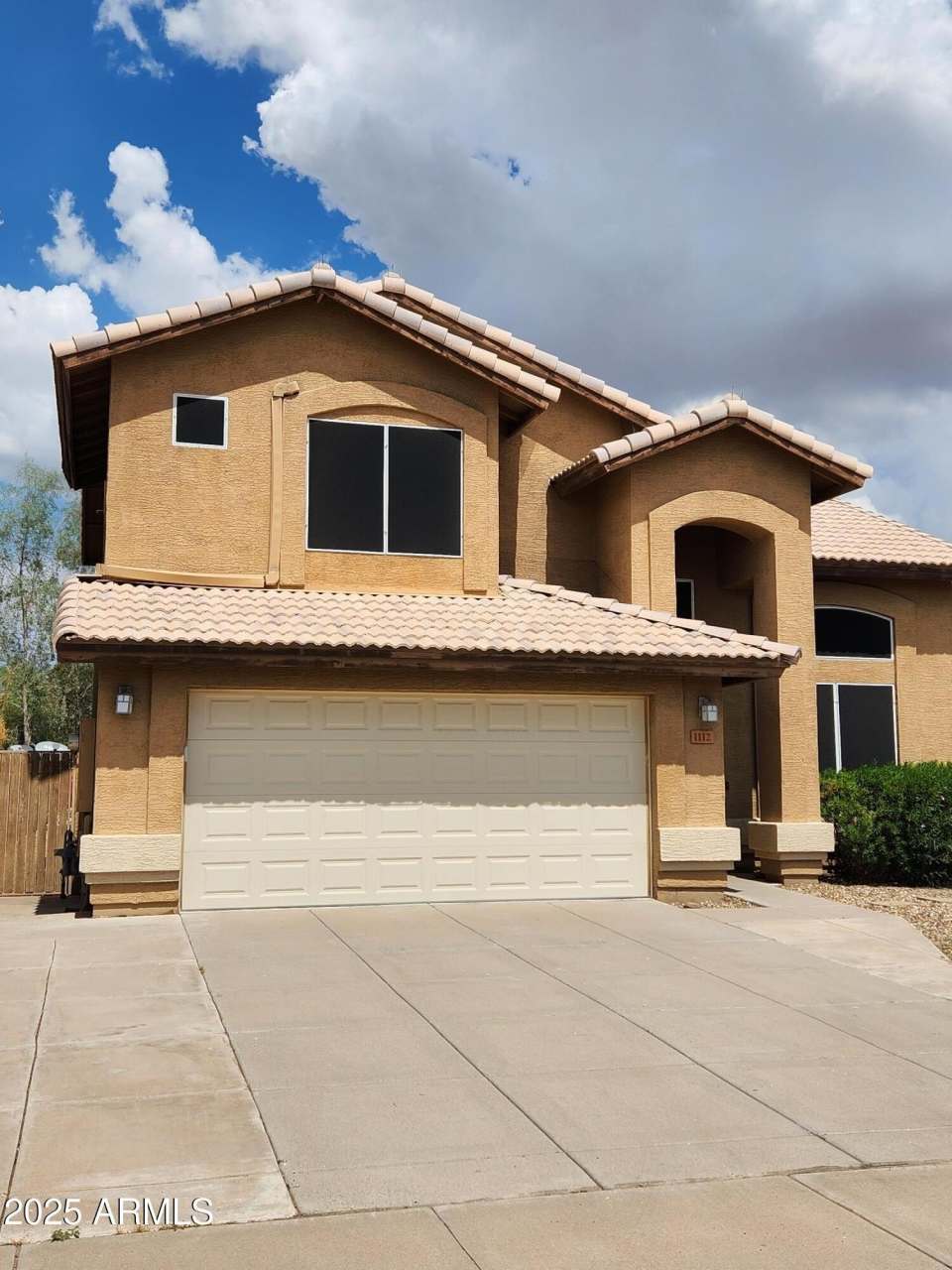 1112 W FOLLEY Street