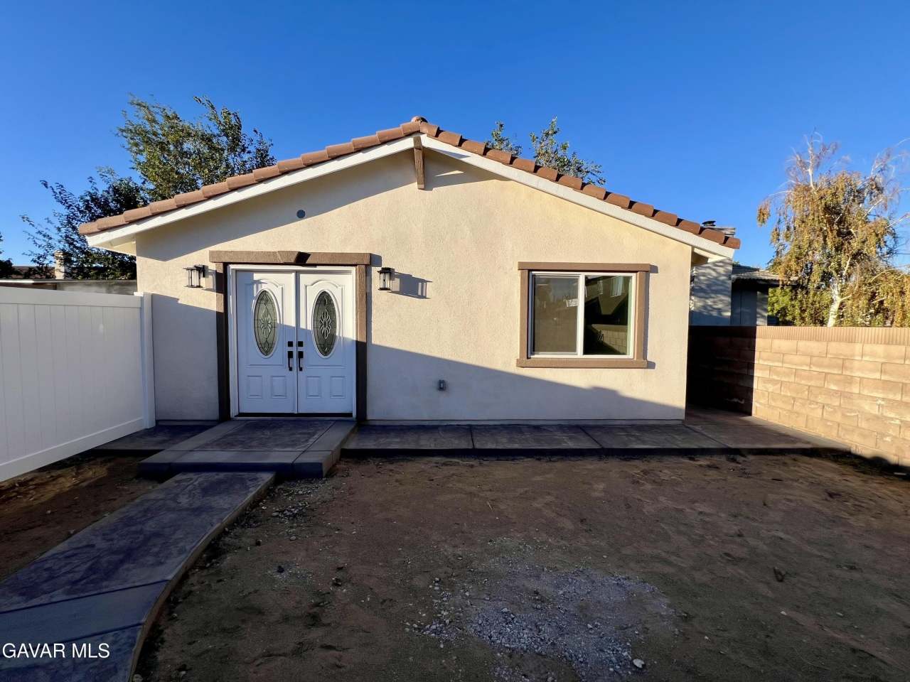 1133 E Geraldine Avenue