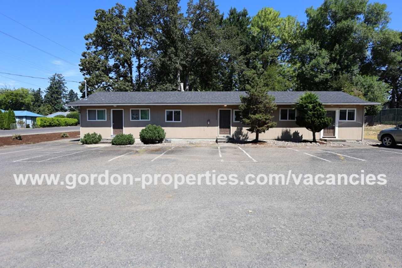 SE Arista Dr - Single level 1 bedroom apartment with den/office in the heart of Oak Grove