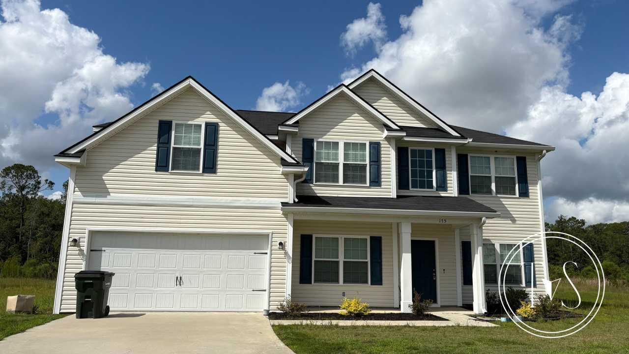 RATE DROP ALERT (was $2700/month) and FALL MOVE-IN SPECIAL: 1st FULL MONTH'S RENT FREE!**