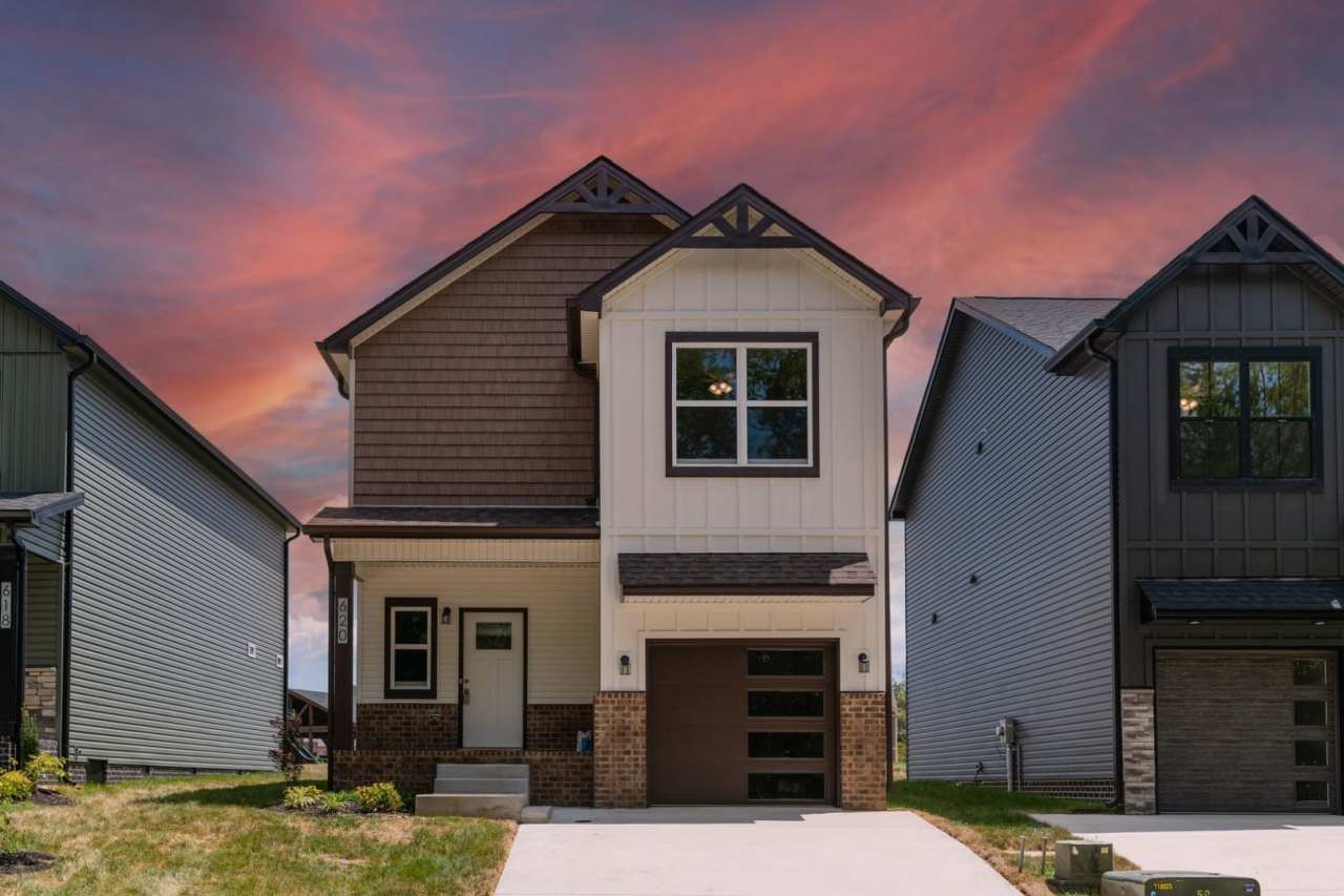 Contemporary 3-Bedroom Beauty with Walk-In Closet and Tile Shower Retreat