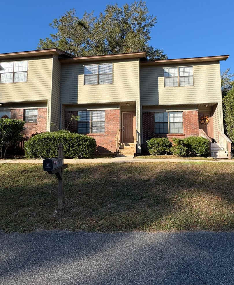 2 Story Townhome on the Eastside avail NOW!