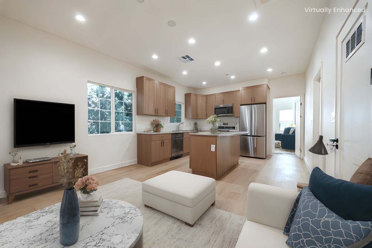 Now Offering 1 Month Free – Upstairs 3-Bed/2-Bath in Prime LA Location