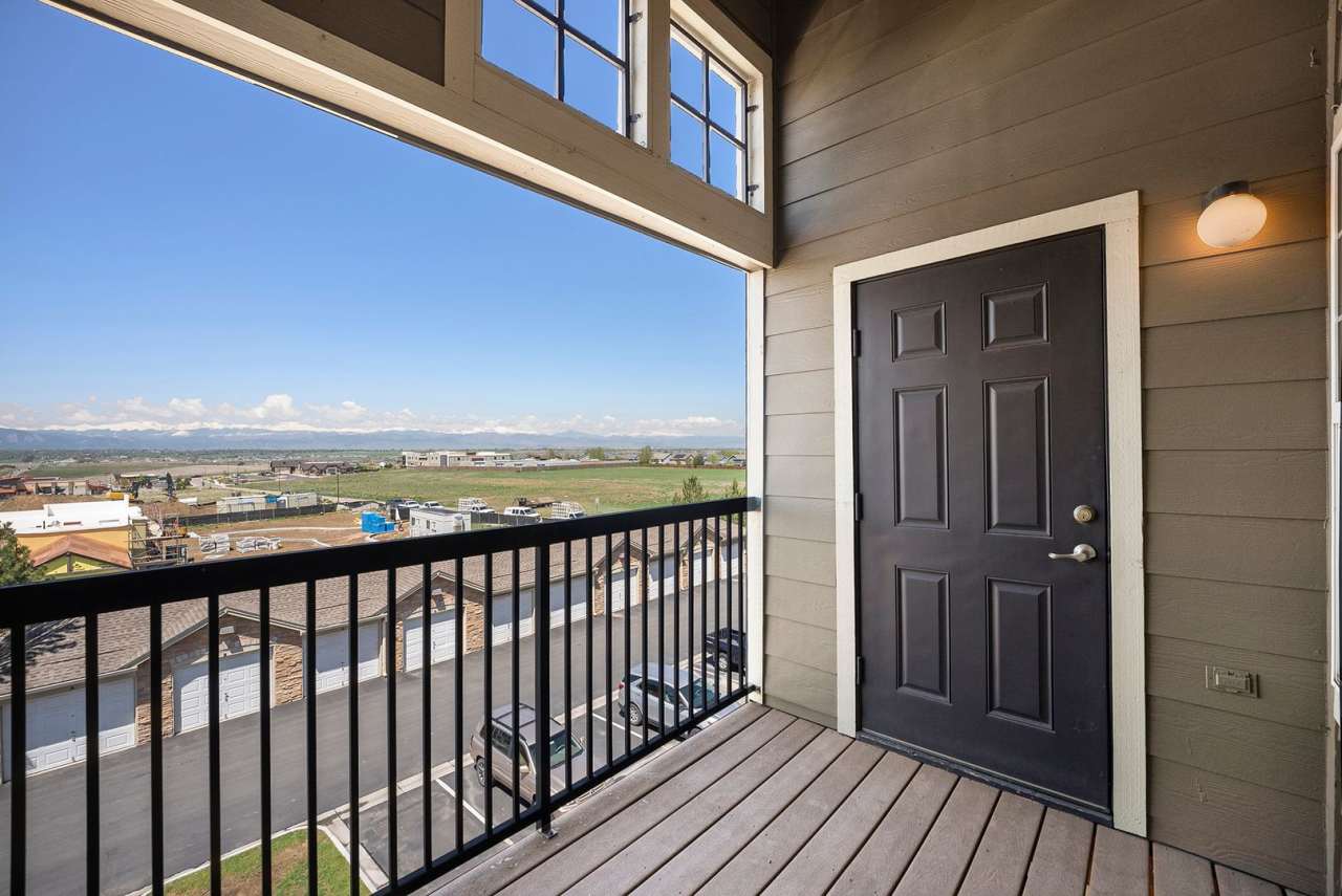 Top Floor Condo, Panoramic Mountain Views!