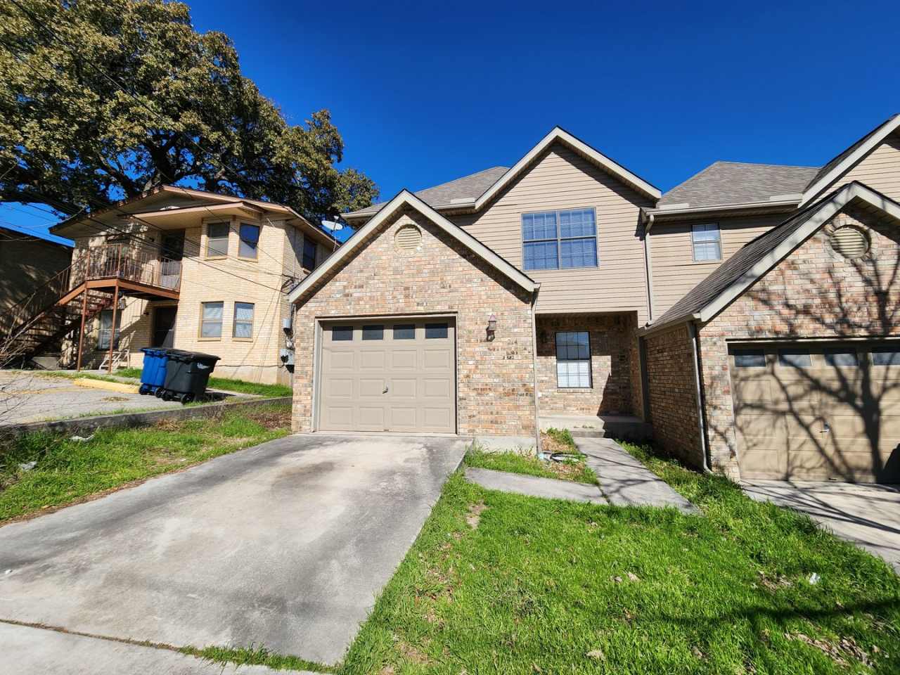 3/2.5/1 Townhome / Close to Landa Park / Small Fenced in Backyard / NBISD