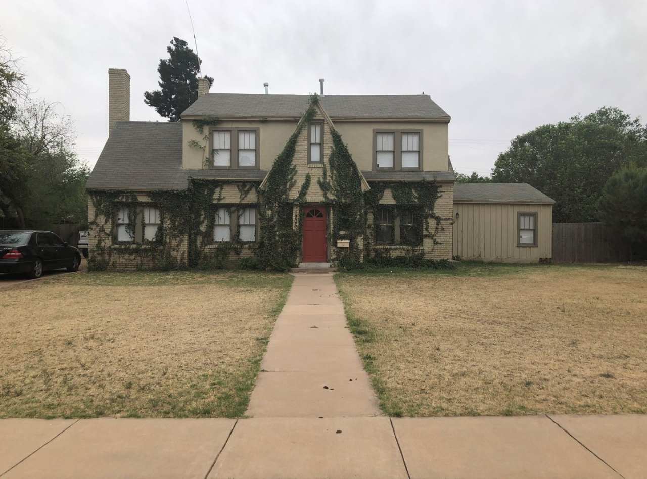 MOVE IN SPECIAL! Gorgeous Vintage home!