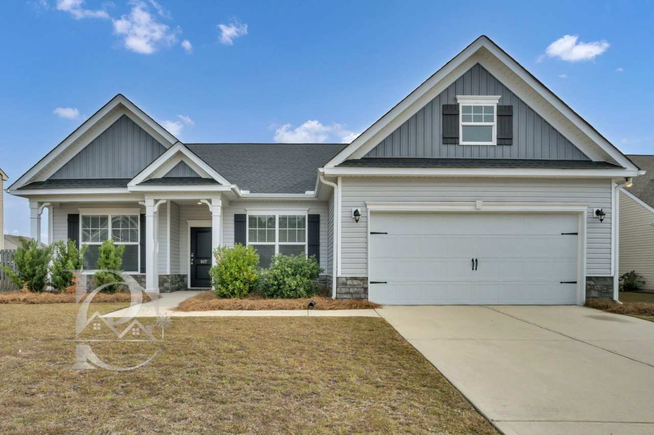 ENJOY FAMILY LIVING IN LEXINGTON'S LONGVIEW