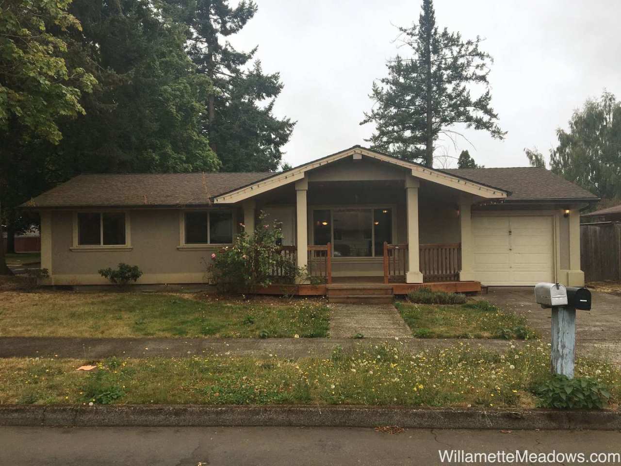 4 Bedrooms, 2 Bathrooms, Large Fenced Backyard in Central Salem