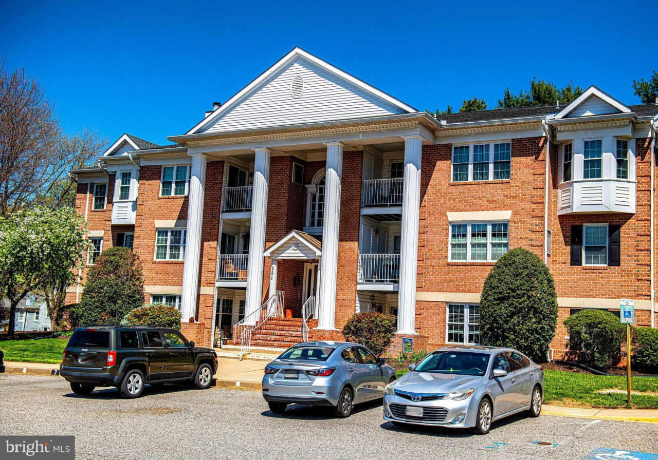 201 BURKWOOD Court unit: 3B