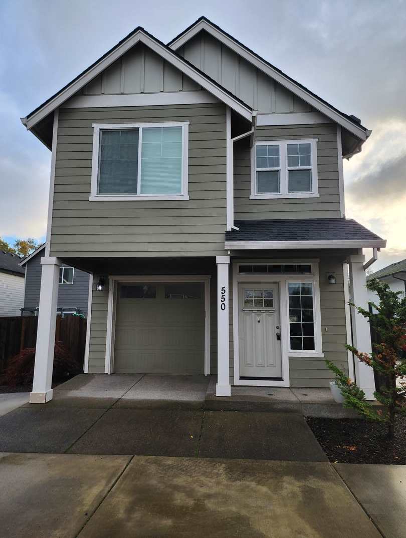 $1,000.00 OFF YOUR FIRST FULL MONTH'S RENT!!! Lovely 2019 single-family home in Newberg