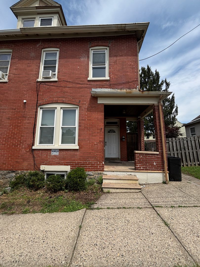 4 Bedroom 2 bath ready Immediately