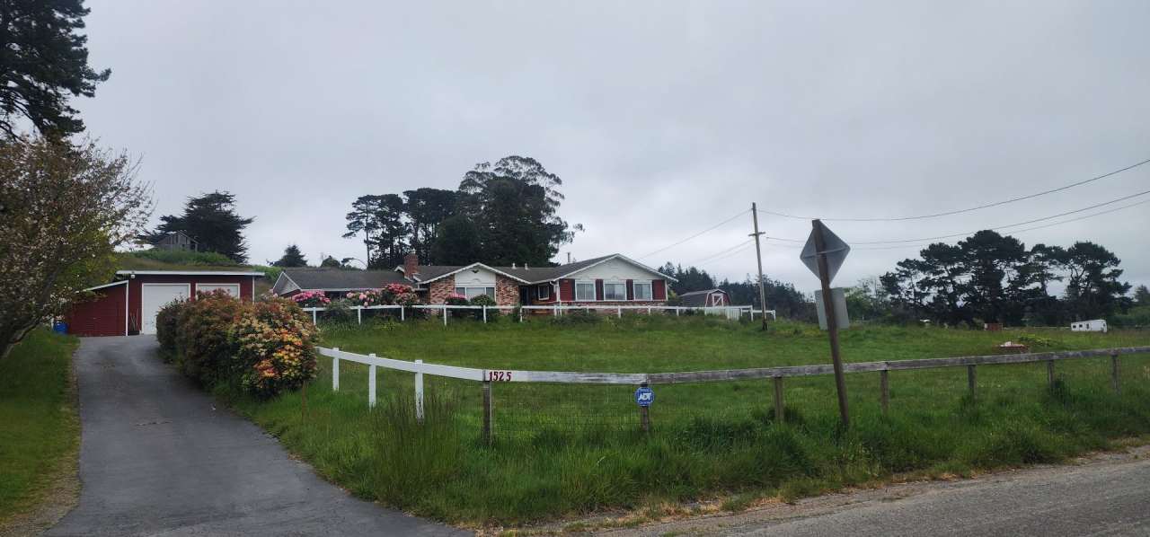 Custom House in McKinleyville with a View!
