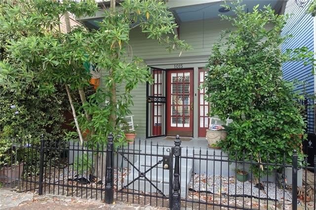 1015 PLEASANT Street