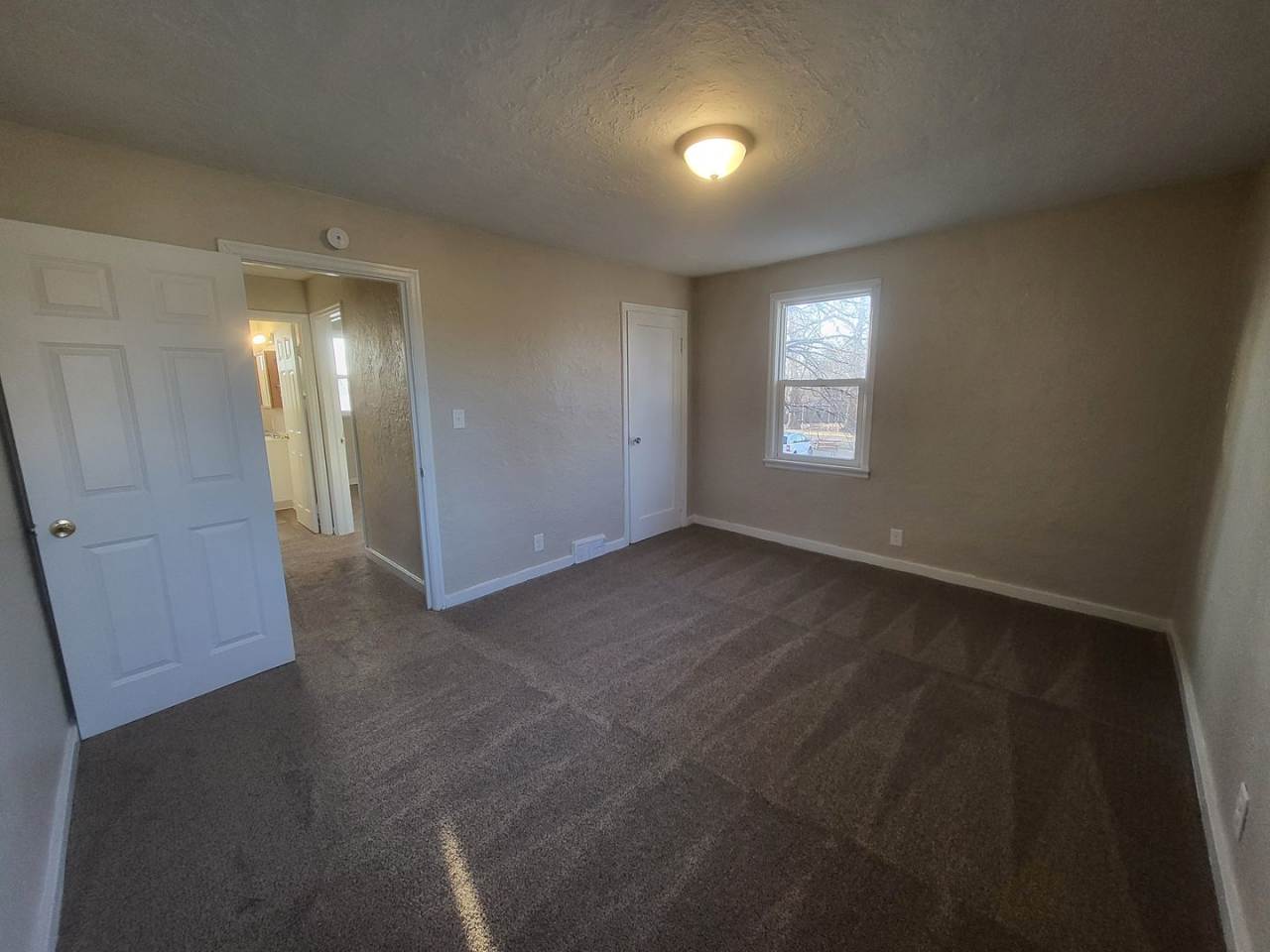 Spacoius 4 bedroom, 1.75 bathroom home!