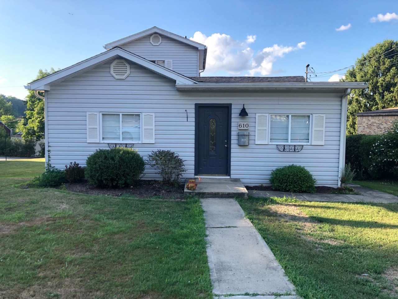 Beautiful 3 Bedroom Home is Carnegie!