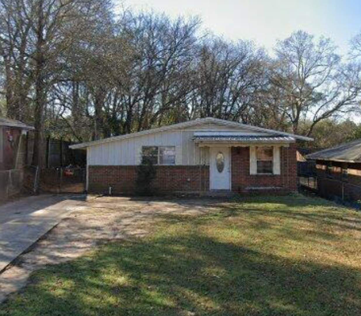 Charming 3 Bed, 1 Bath Home in Montgomery - Available 12/01 - $1150