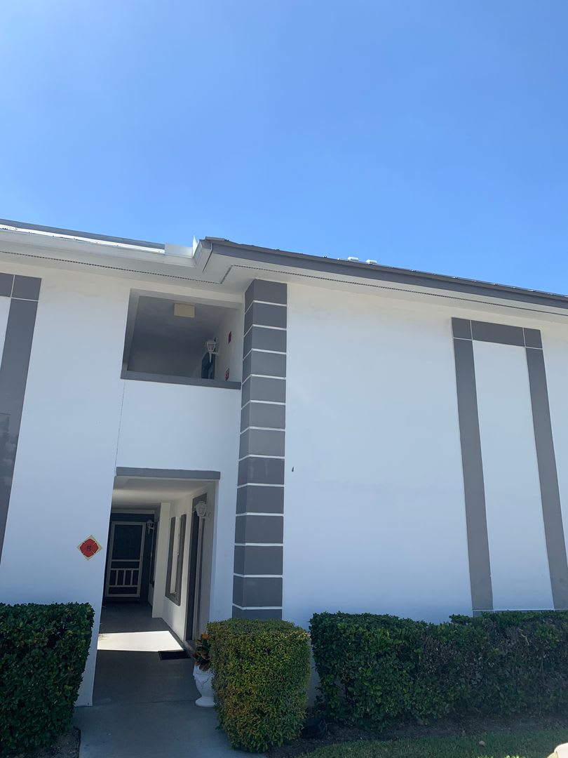All Utilities included in the rent - 2/2 2nd floor corner Condo unit in Stuart Fl