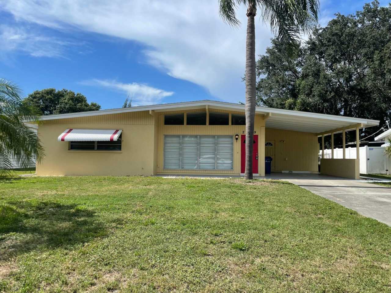 Spacious 2Bed/2Bath Home Avail. for Rent in Southgate Sarasota!!