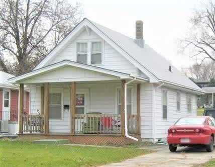 3 bed, 1 bath, Off Street Parking  huge yard in 68106! $1,475