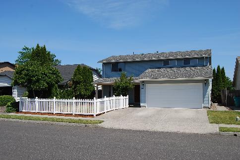 Wonderful Two Level Four Bedroom in Beautiful  Convenient East County