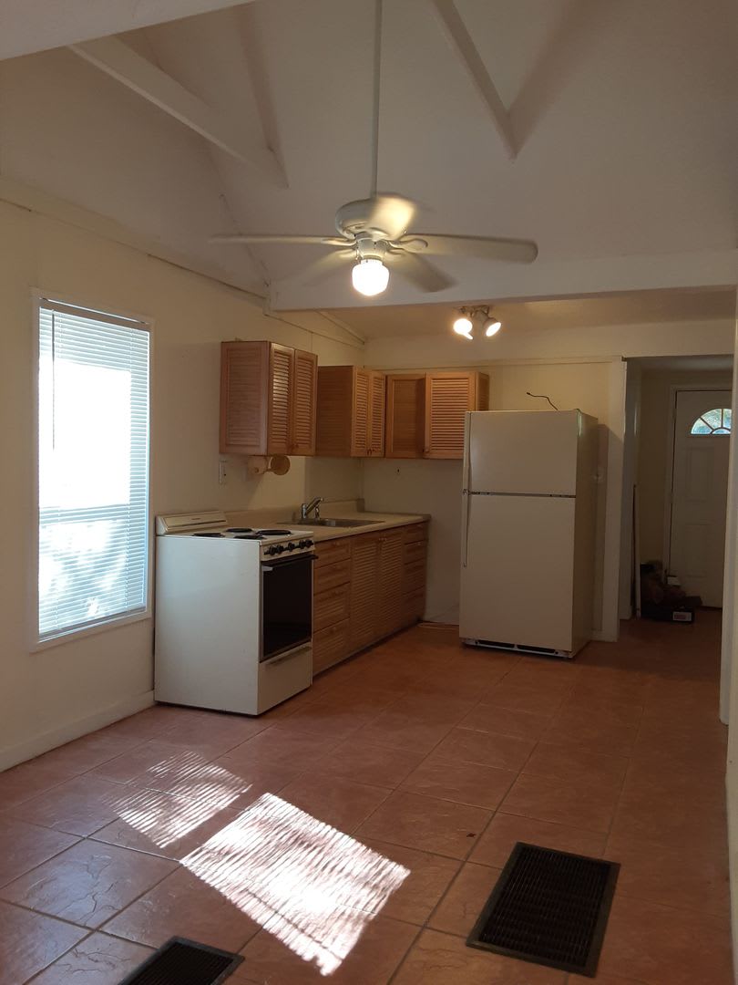 Annual unfurnished 2/1 SFH near Ringling College