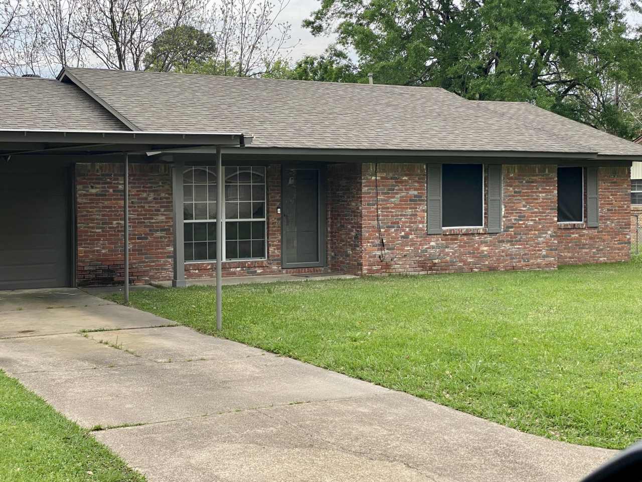 4010 Honeysuckle Lane