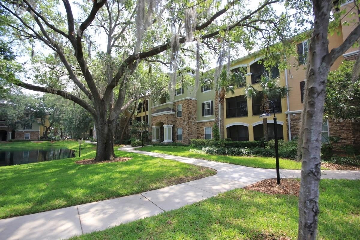 10121 COURTNEY PALMS BOULEVARD