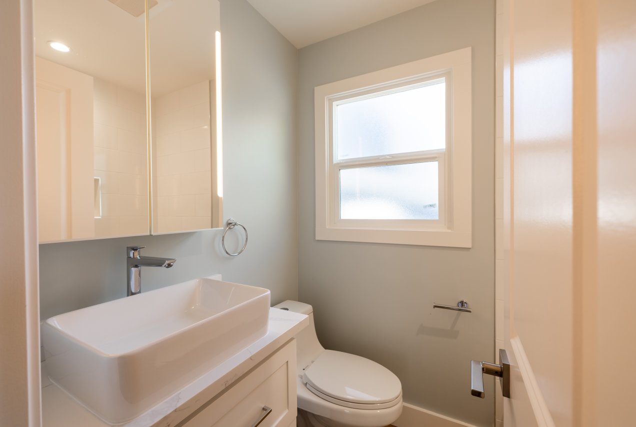 933 University Avenue