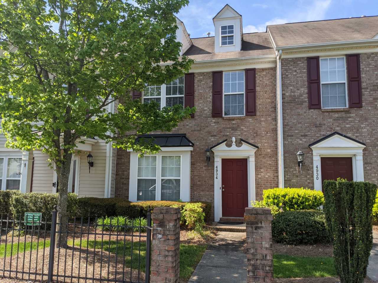 Townhome w/ Easy Access to I485/Shopping/Restaurants