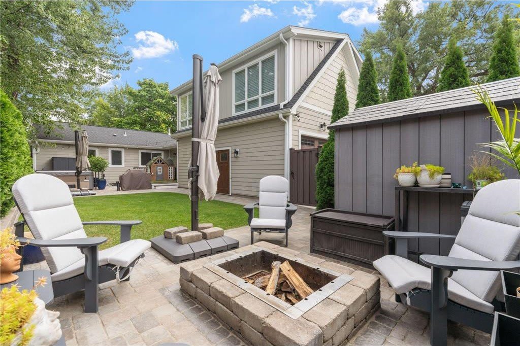 263 Lexington Parkway S