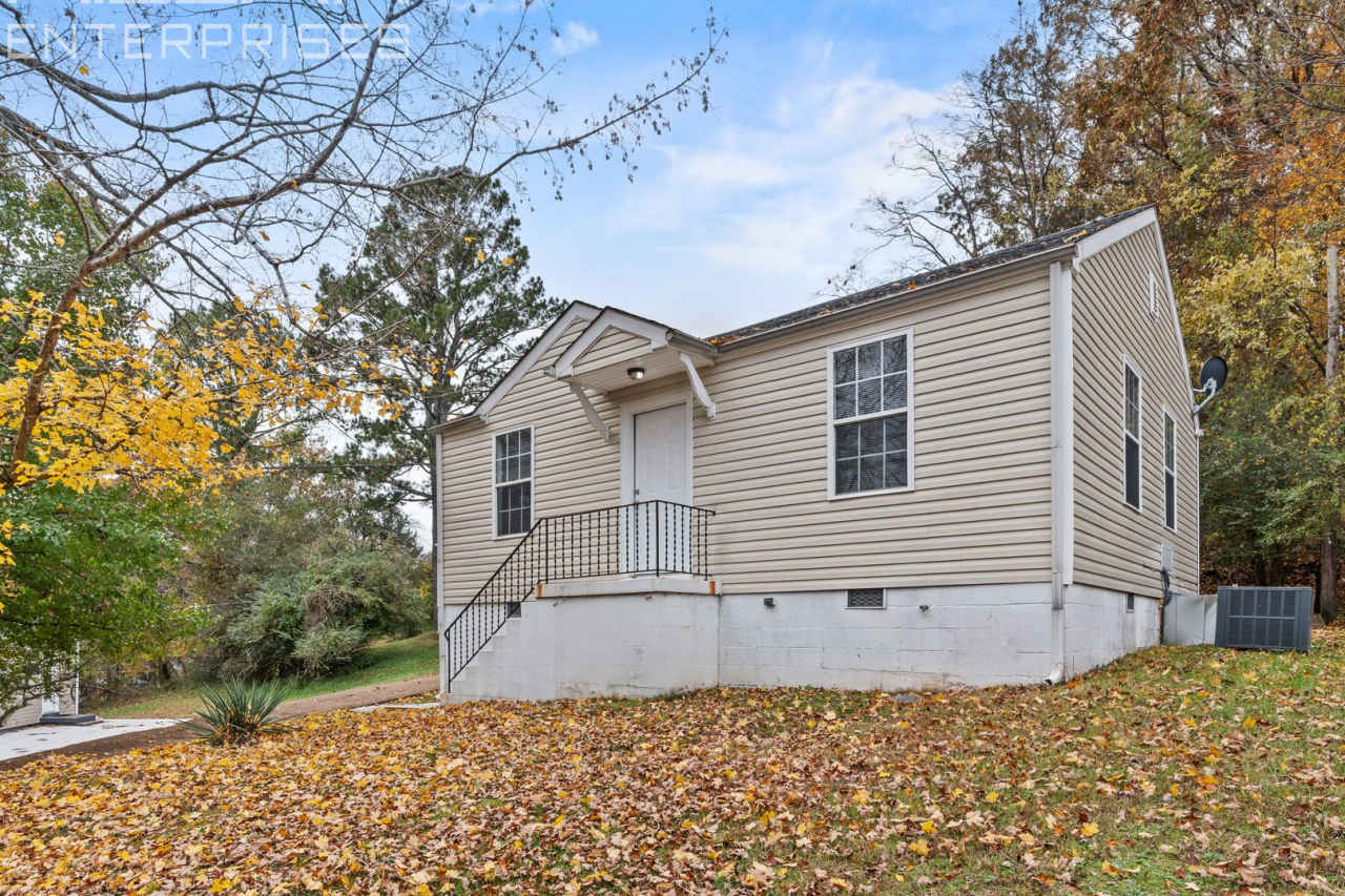 Charming 2-Bedroom Home on Quiet Valley View Circle