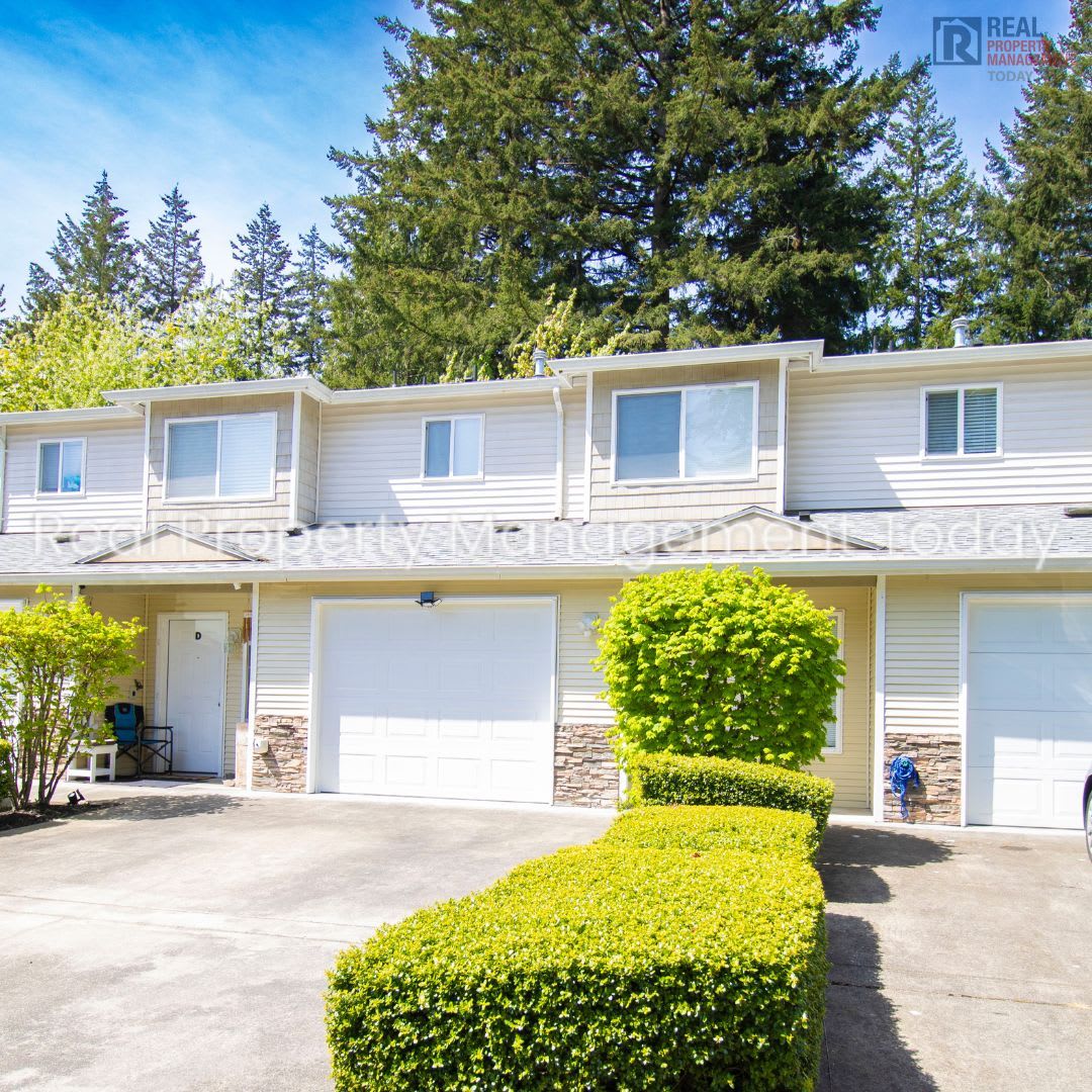 Cozy 2 Bedroom Townhouse + Garage Near Lake Tapps!!