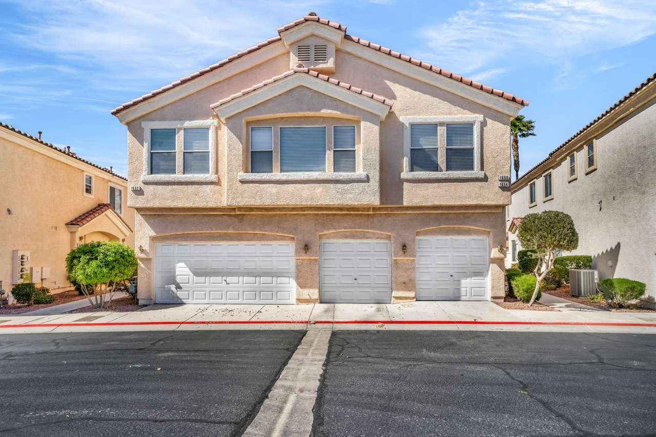 Beautiful 2BR/2BA Townhome in South Henderson