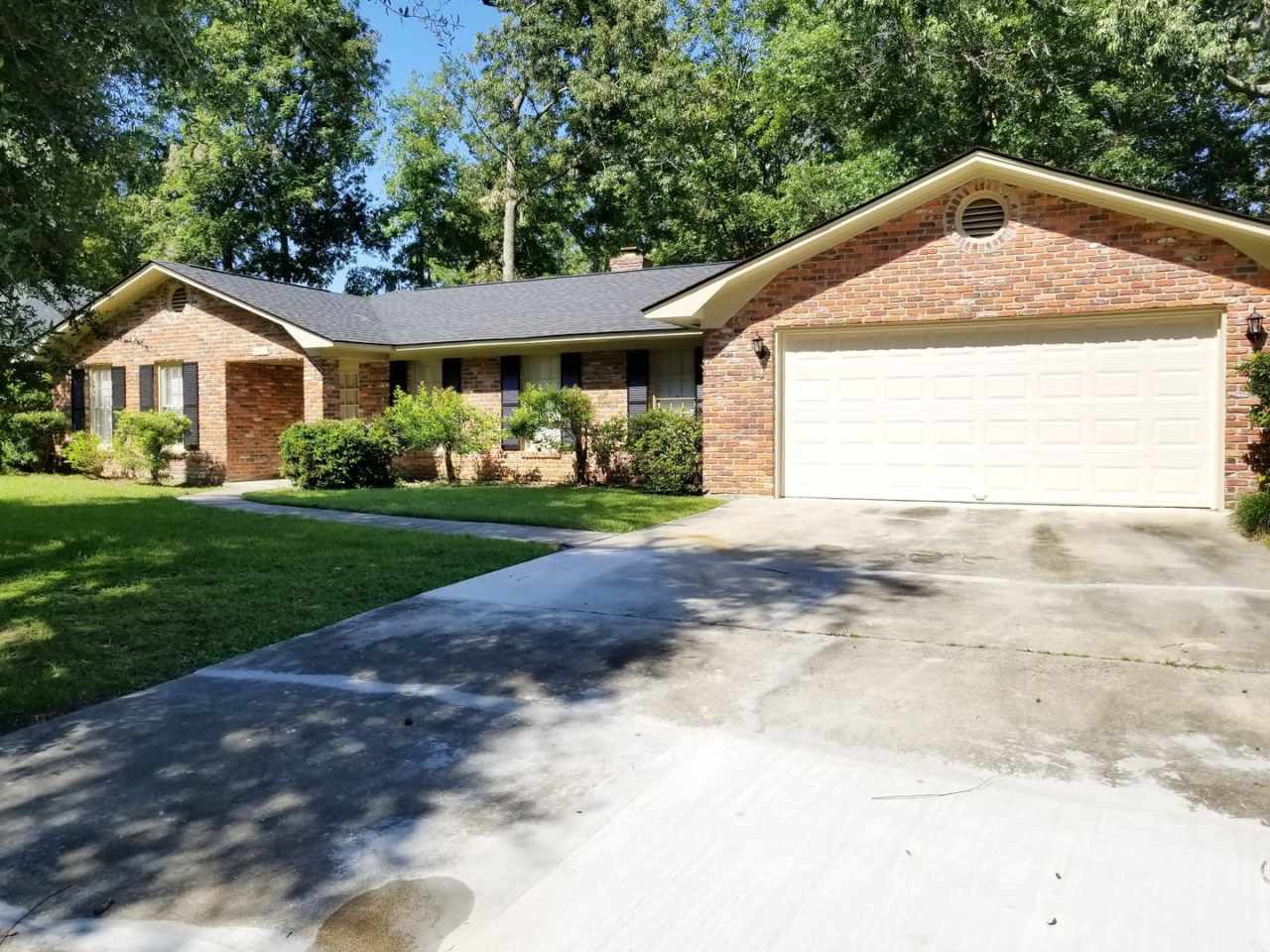 Renovated 3 Bedroom 2 Bathroom in Georgetown with Tons of Space!