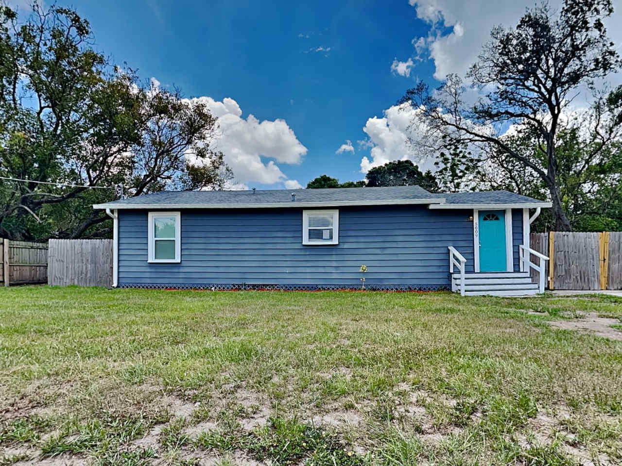 Beautiful 3 Beds 2 Baths Home in East Tampa!