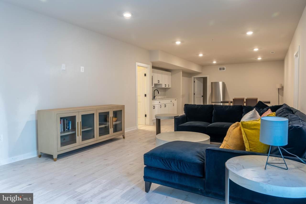 402 MEADOW CREEK Drive