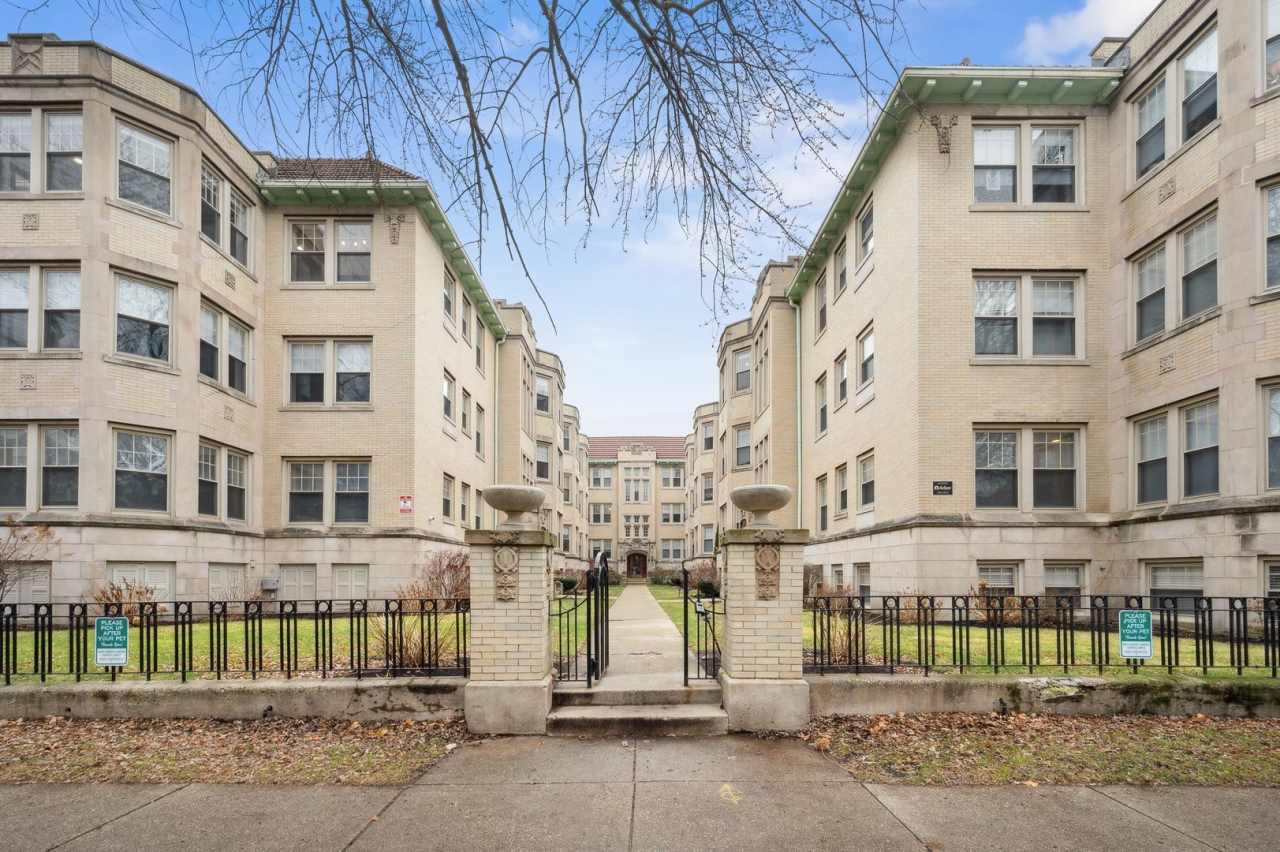 1416 W Lunt Avenue unit: Gdn