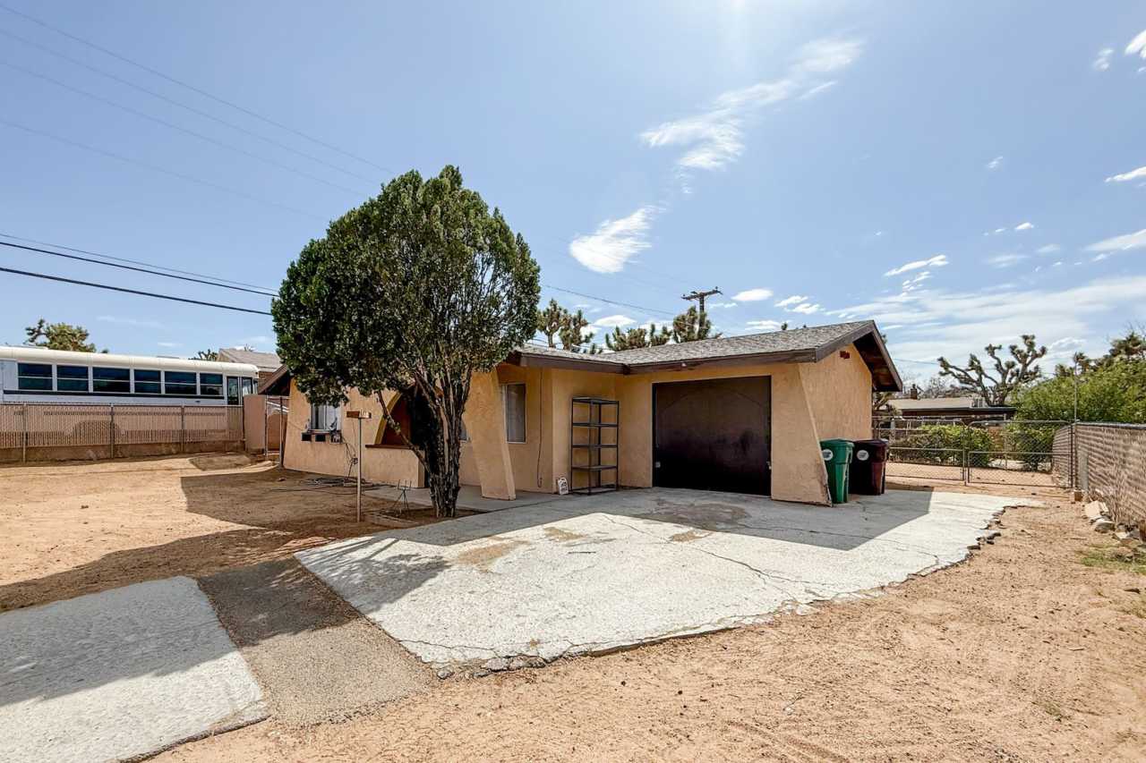 2 Bedroom Yucca Valley Home