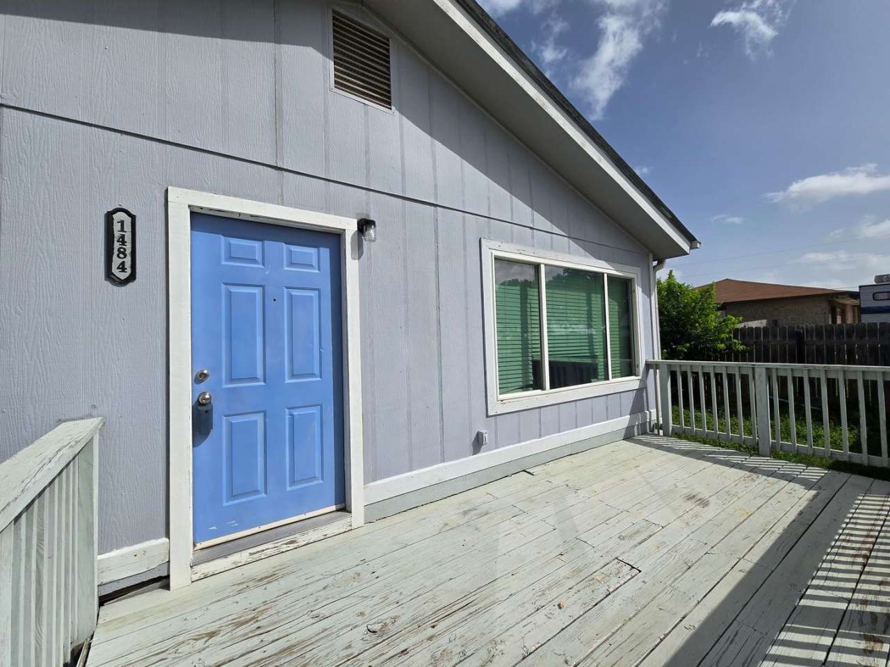 1/1 Duplex / Fridge, Washer  Dryer Included / Large Front Deck / Small Fenced in Side Yard/ NBISD