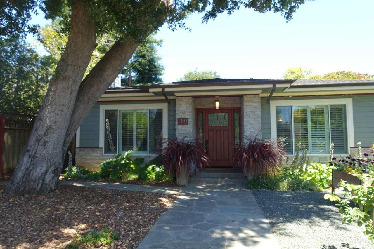 GREAT North Los Altos Home, large rooms, vaulted ceilings, chef's kitchen, close to schools/town!